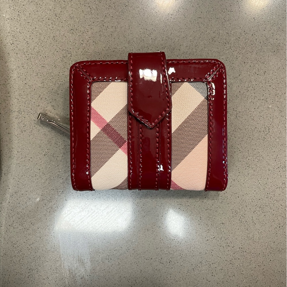 Burberry wallet ❤️